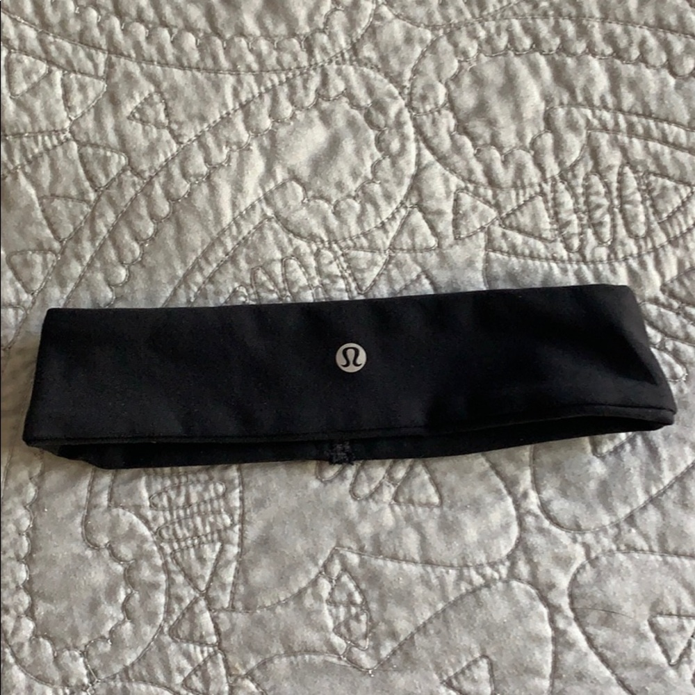 Black lululemon headband